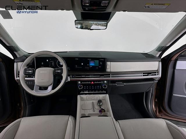 Hyundai Santa Fe Vehicle Full-screen Gallery Image 11