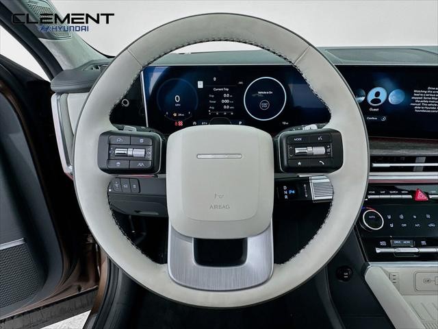 Hyundai Santa Fe Vehicle Full-screen Gallery Image 13