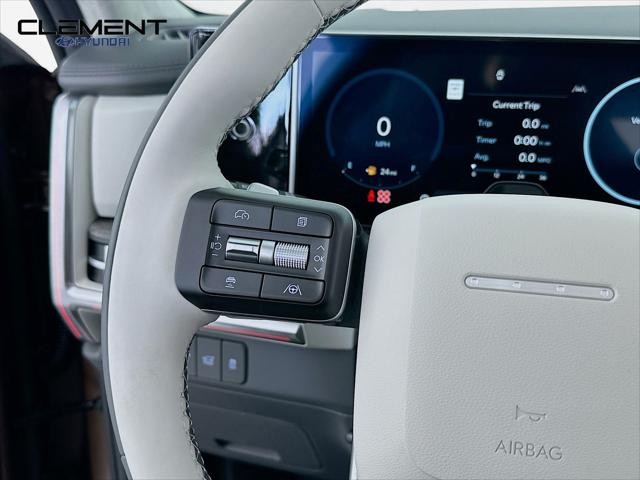 Hyundai Santa Fe Vehicle Full-screen Gallery Image 14