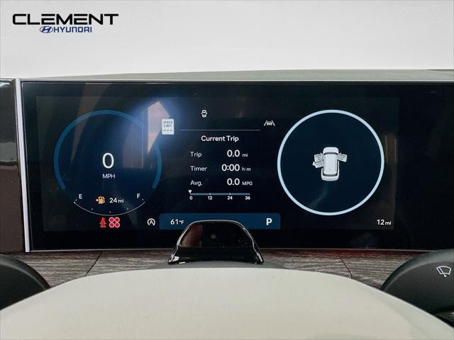 Hyundai Santa Fe Vehicle Full-screen Gallery Image 16