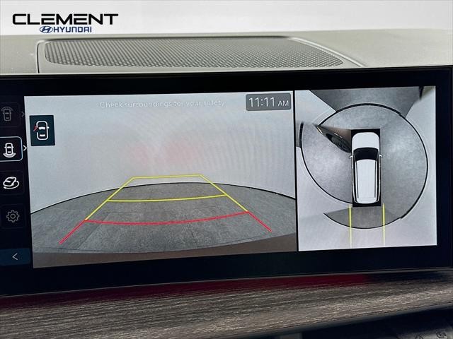 Hyundai Santa Fe Vehicle Full-screen Gallery Image 18