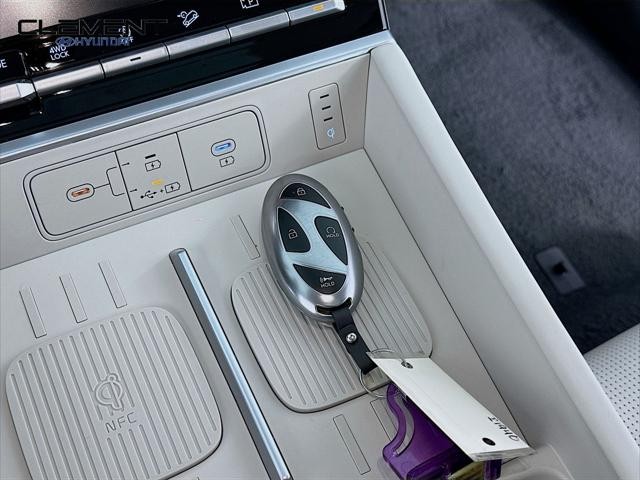 Hyundai Santa Fe Vehicle Full-screen Gallery Image 21