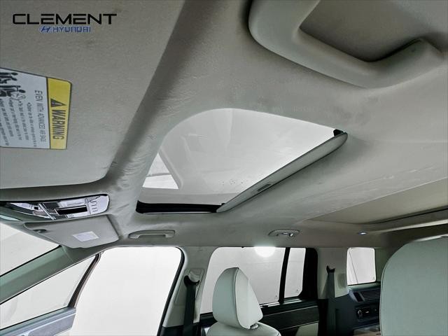 Hyundai Santa Fe Vehicle Full-screen Gallery Image 22