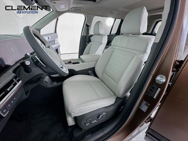 Hyundai Santa Fe Vehicle Full-screen Gallery Image 27