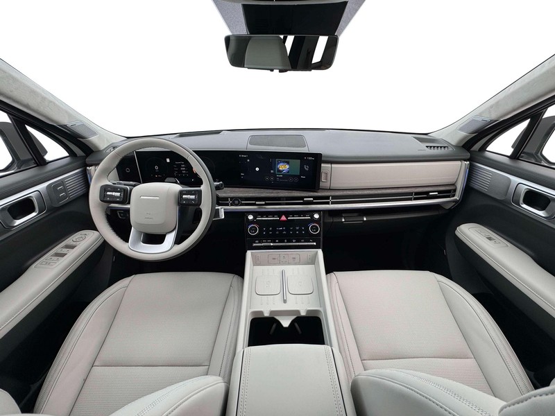 Hyundai Santa Fe Vehicle Full-screen Gallery Image 13