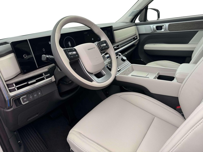 Hyundai Santa Fe Vehicle Full-screen Gallery Image 14