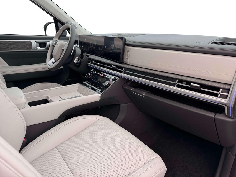 Hyundai Santa Fe Vehicle Full-screen Gallery Image 15