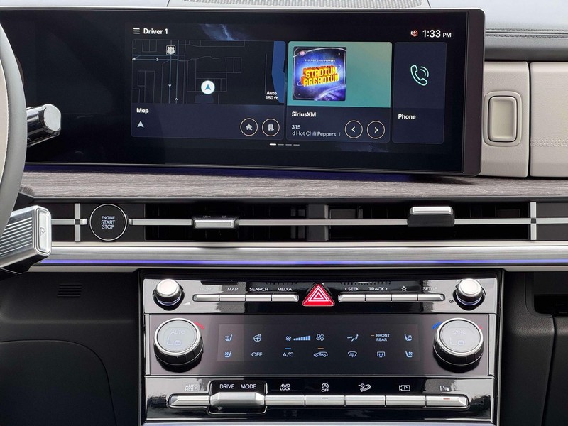 Hyundai Santa Fe Vehicle Full-screen Gallery Image 18