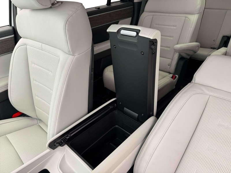 Hyundai Santa Fe Vehicle Full-screen Gallery Image 19