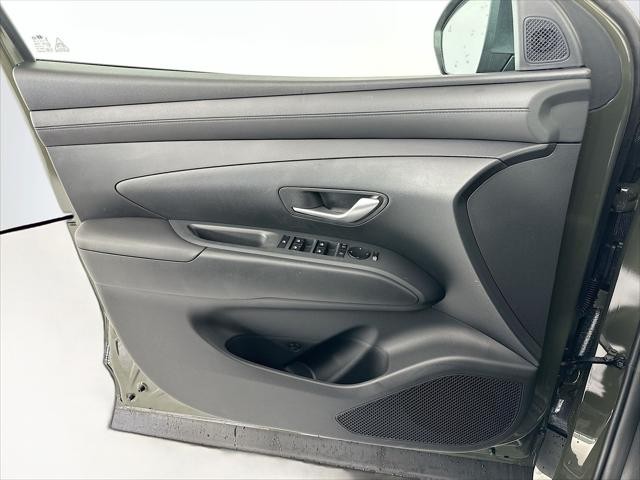 Hyundai Tucson Vehicle Full-screen Gallery Image 24