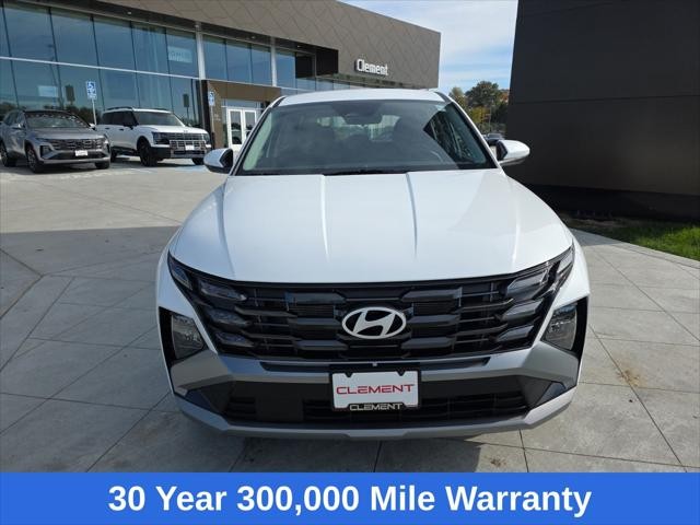 Hyundai Tucson Vehicle Full-screen Gallery Image 2