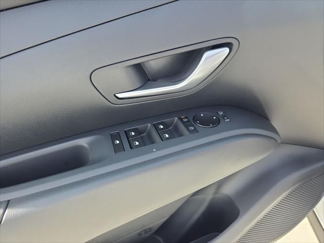 Hyundai Tucson Vehicle Full-screen Gallery Image 24