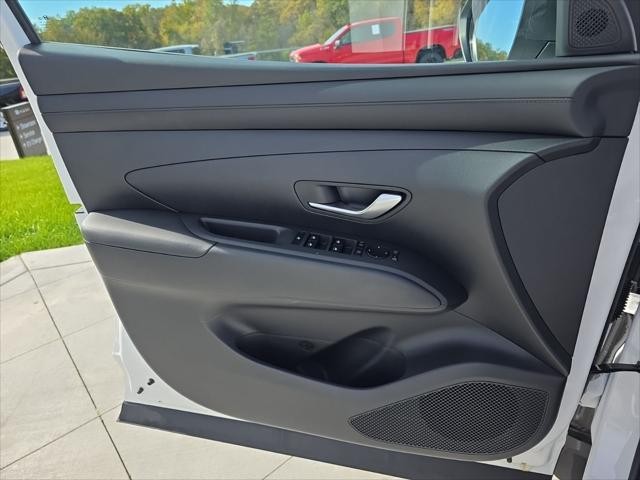 Hyundai Tucson Vehicle Full-screen Gallery Image 25