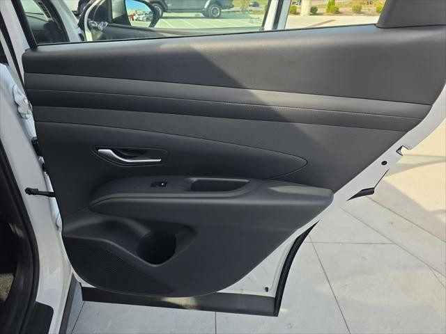 Hyundai Tucson Vehicle Full-screen Gallery Image 28