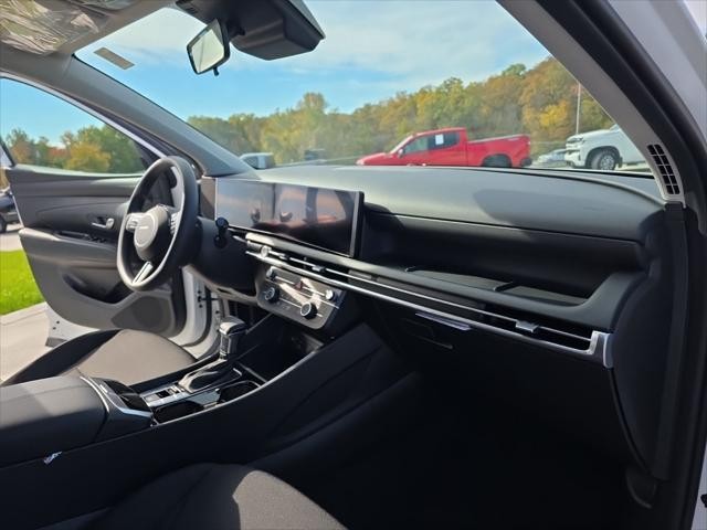 Hyundai Tucson Vehicle Full-screen Gallery Image 31