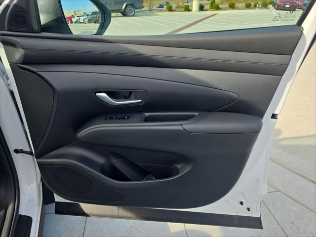 Hyundai Tucson Vehicle Full-screen Gallery Image 32