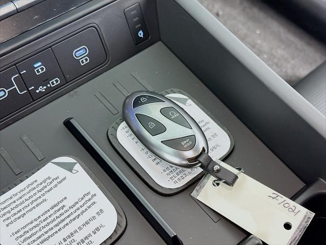 Hyundai Santa Fe Hybrid Vehicle Image 21