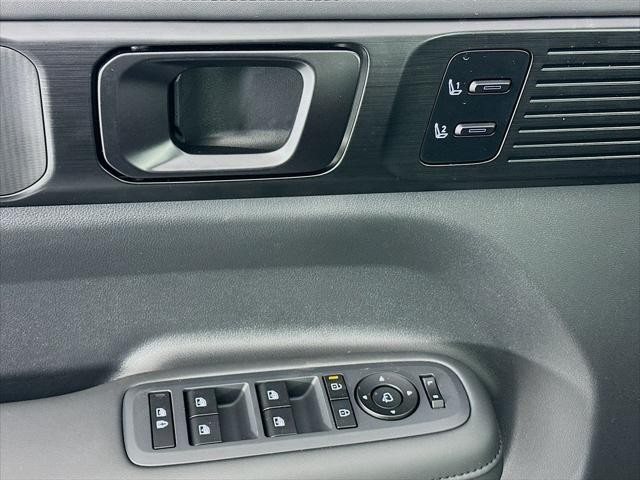 Hyundai Santa Fe Hybrid Vehicle Image 24