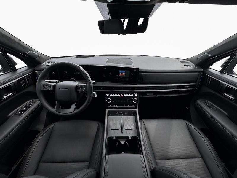 Hyundai Santa Fe Hybrid Vehicle Full-screen Gallery Image 13