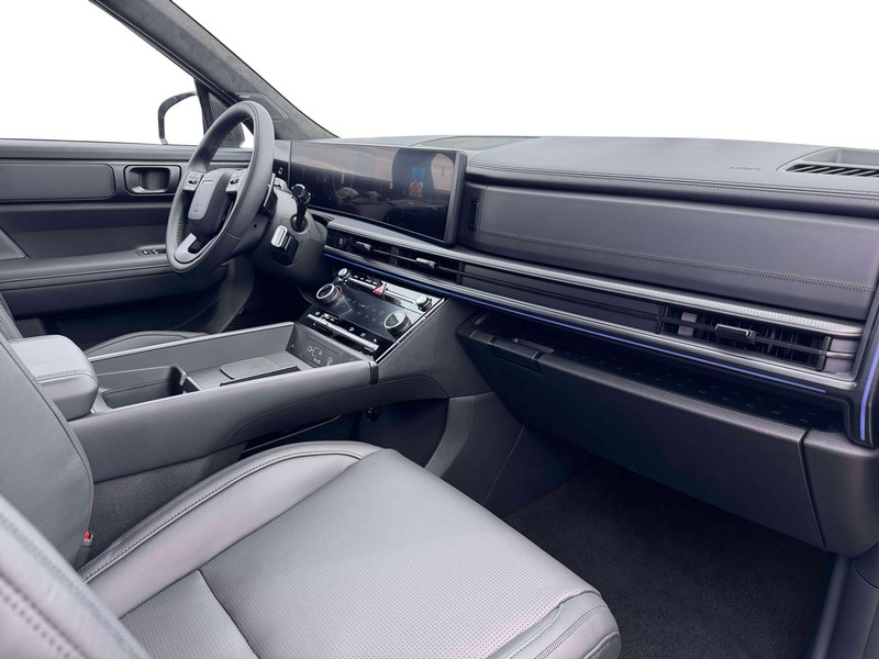 Hyundai Santa Fe Hybrid Vehicle Full-screen Gallery Image 15