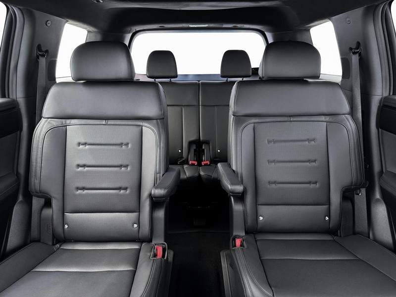 Hyundai Santa Fe Hybrid Vehicle Full-screen Gallery Image 16