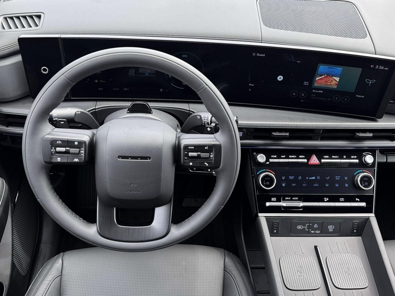 Hyundai Santa Fe Hybrid Vehicle Full-screen Gallery Image 17