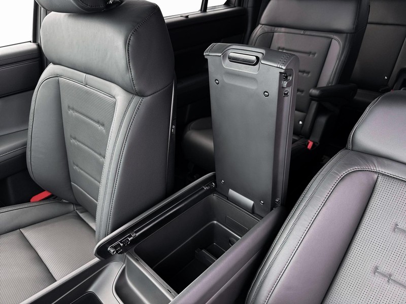 Hyundai Santa Fe Hybrid Vehicle Full-screen Gallery Image 19