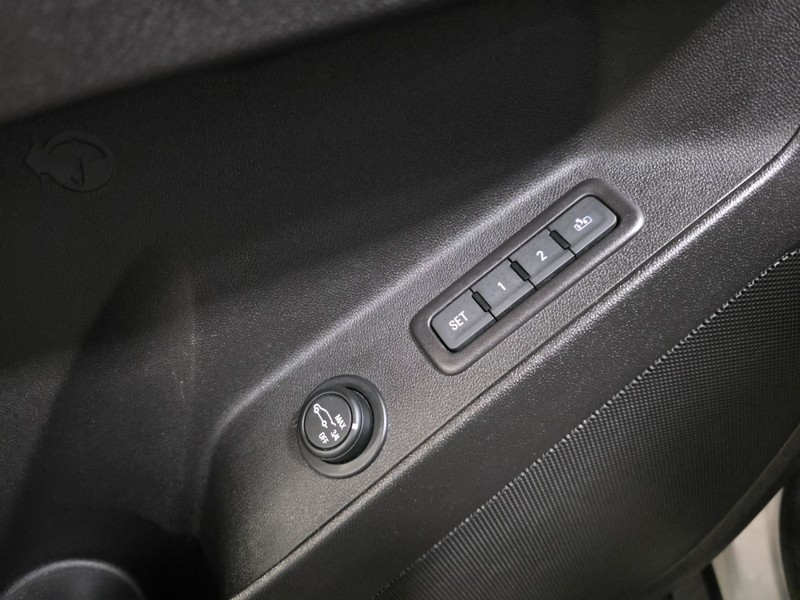 Chevrolet Equinox Vehicle Image 23