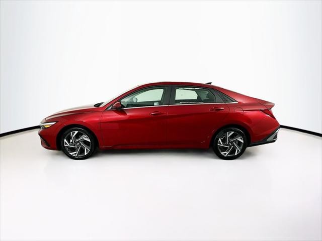 Hyundai Elantra Vehicle Image 04