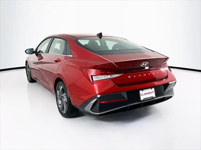 Hyundai Elantra Vehicle Image 08