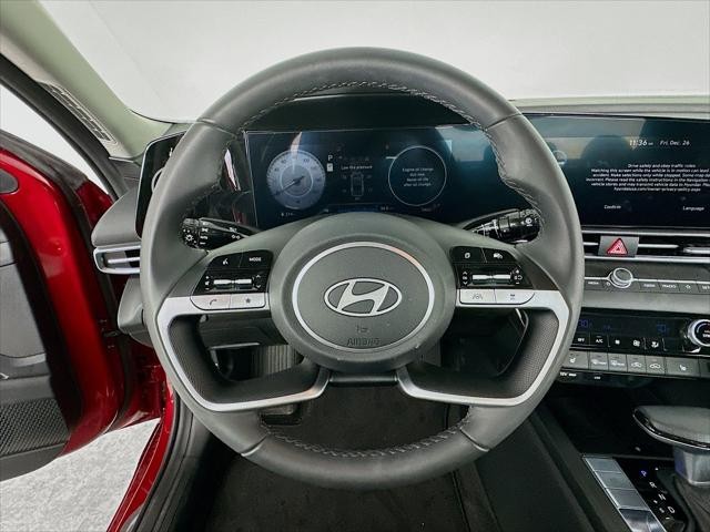 Hyundai Elantra Vehicle Image 13