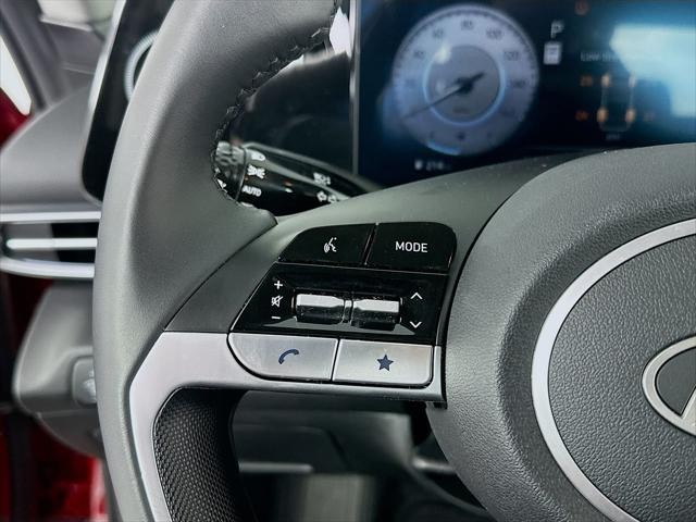 Hyundai Elantra Vehicle Image 14