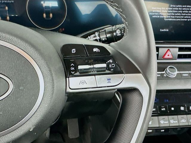 Hyundai Elantra Vehicle Image 15