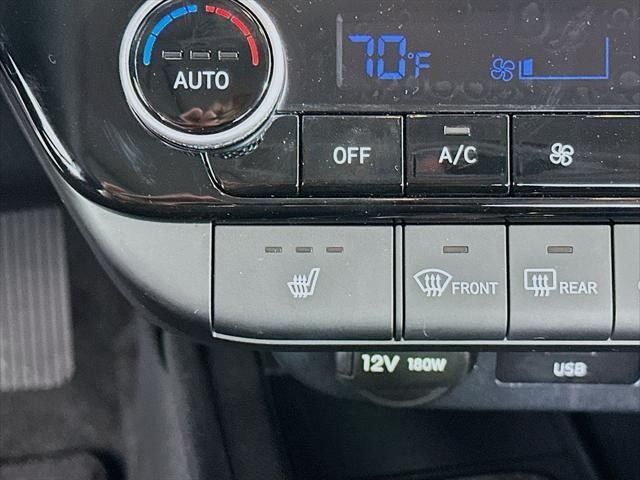 Hyundai Elantra Vehicle Image 19