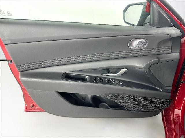 Hyundai Elantra Vehicle Image 23