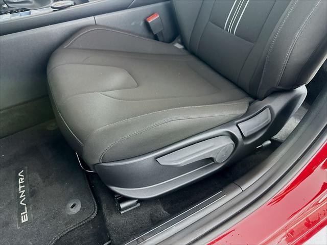 Hyundai Elantra Vehicle Image 24