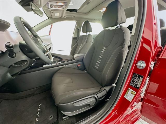 Hyundai Elantra Vehicle Image 25