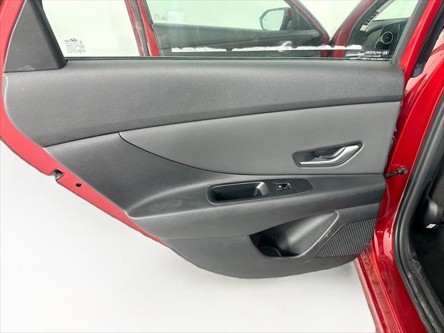 Hyundai Elantra Vehicle Image 26