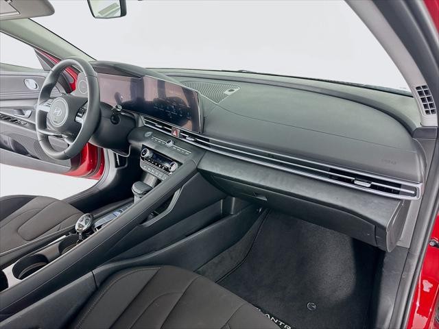 Hyundai Elantra Vehicle Image 29