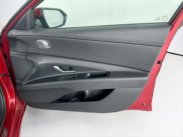 Hyundai Elantra Vehicle Image 30