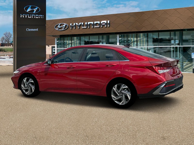 Hyundai Elantra Vehicle Full-screen Gallery Image 4