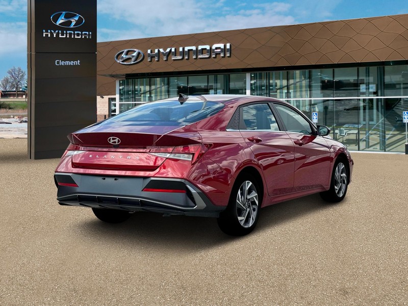 Hyundai Elantra Vehicle Full-screen Gallery Image 7
