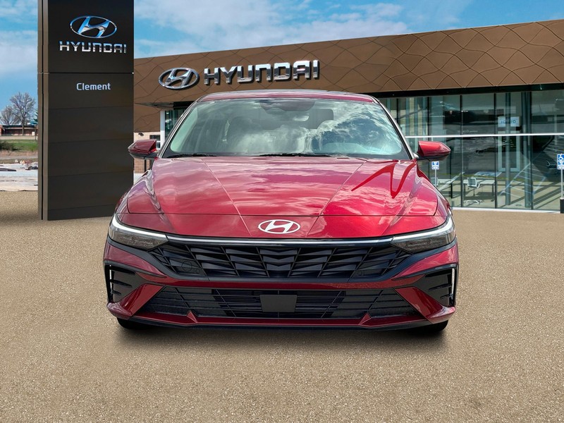 Hyundai Elantra Vehicle Full-screen Gallery Image 12