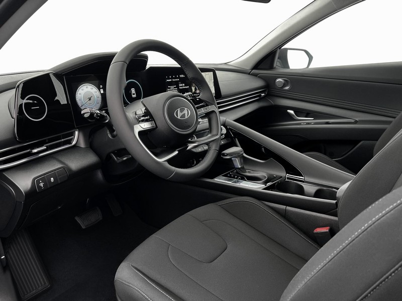 Hyundai Elantra Vehicle Full-screen Gallery Image 14