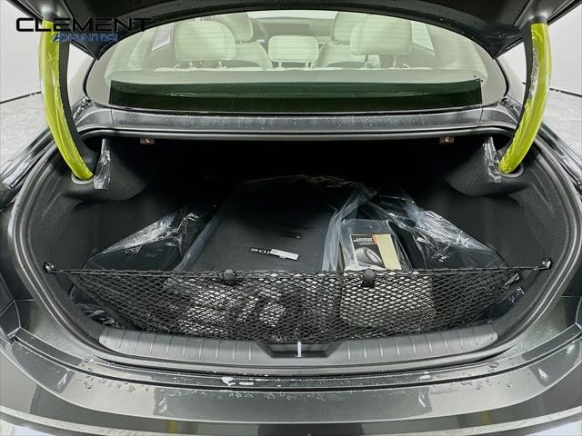 Hyundai Sonata Hybrid Vehicle Full-screen Gallery Image 9