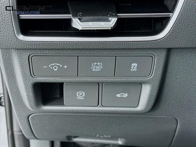 Hyundai Sonata Hybrid Vehicle Full-screen Gallery Image 12