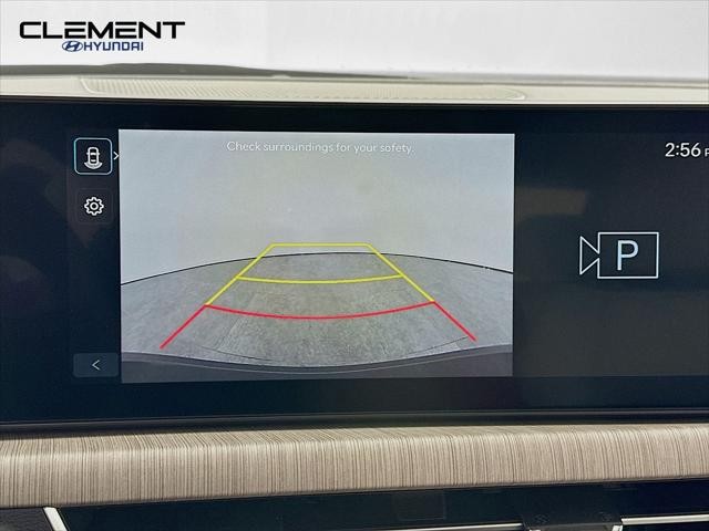 Hyundai Sonata Hybrid Vehicle Full-screen Gallery Image 18