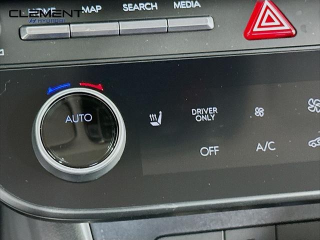 Hyundai Sonata Hybrid Vehicle Full-screen Gallery Image 20