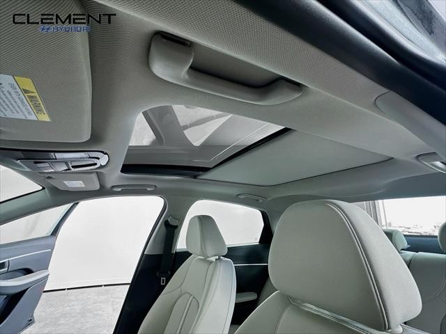 Hyundai Sonata Hybrid Vehicle Full-screen Gallery Image 22