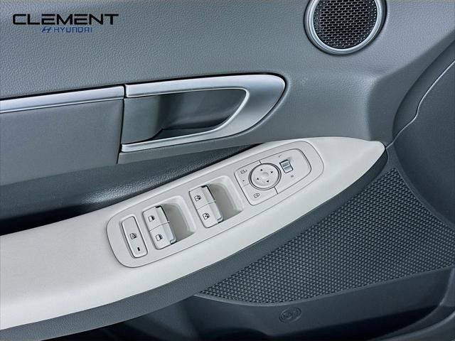 Hyundai Sonata Hybrid Vehicle Full-screen Gallery Image 23